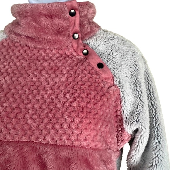 Simply Southern Pink & Gray Asymmetrical Button Collar Sherpa Pullover Size S - Picture 4 of 9